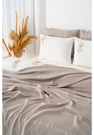 Amara Vizon Nakışlı Çift Kişilik %100 Pamuklu Nevresimli Pike Seti - 7 Parça Çeyiz Seti Vizon