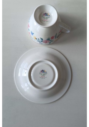 Bone China England Marguerite Desenli Çay Fincanı 2 Parça