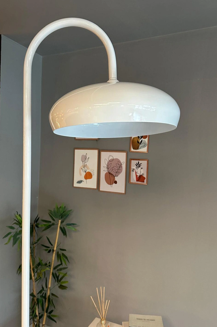 Beyaz Lambader Modern Dekoratif Metal Oturma Odası Çalışma Odası Zemin Lambası Beyaz