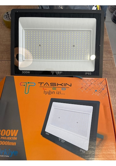 300 WATT (TAM WAT) METAL KASA PROJEKTÖR 27000 LÜMEN - BEYAZ RENK
