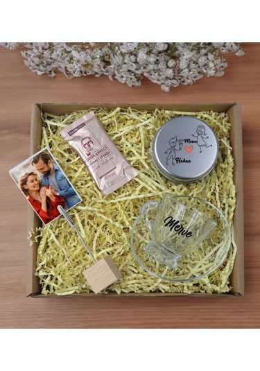 Bk Gift Kişiye Özel İsimli Dtf Cam Kahve Fincanı & Türk Kahvesi & Ahşap Fotoğraf Tutucu & Gümüş Metal Kutuda Kokulu Mum Hediye Seti-3, Sevgiliye Hediy
