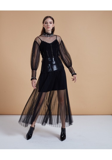 Transparan Yaka Ve Kol Detaylı Dantel Garnili Bluz Romantik Ve Zarif Tasarım Siyah