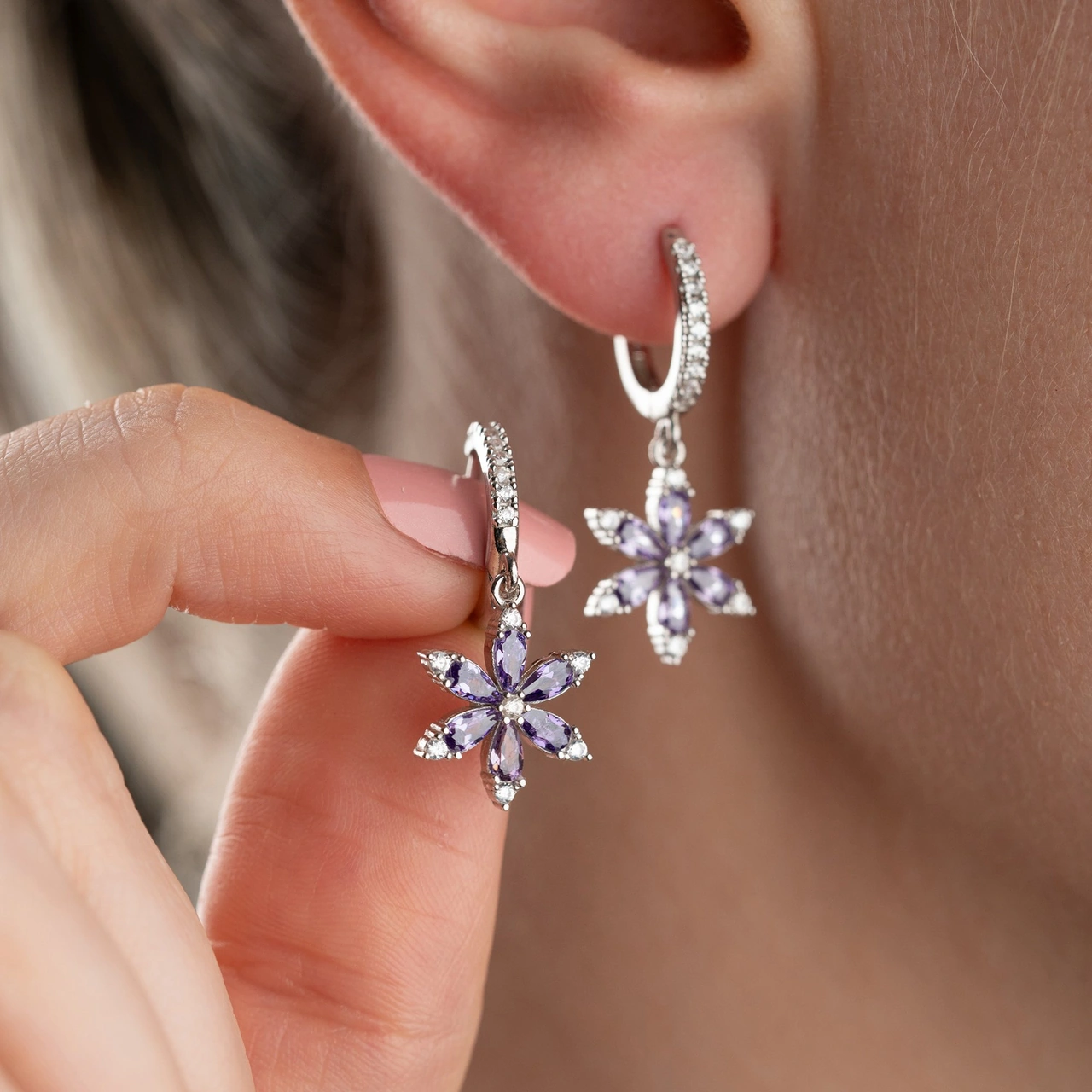 925 Ayar Gümüş Mor Taşlı Çiçek Küpe Gümüş