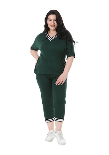 Melsay Butik Zümrüt Yeşil V Yaka Şerit Detaylı Kısa Kollu Beli Lastikli Kapri Takım Yeşil