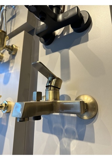 İsaoğlu Yapı Banyo Bataryası Mat Altın Banyo Musluğu Kare Modern Tasarım Fırçalanmış Gold Gold