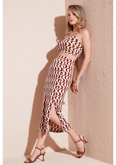 Lela Slim Fit Ip Askılı Yırtmaçlı Bayan Takım 5865278 Kahve-Beyaz