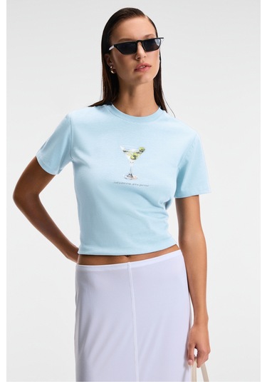 IVONNE Kadın Cocktail Baskı Desenli Kısa Kollu Organik Pamuklu Bisiklet Yaka Crop Mavi T-Shirt