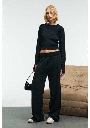 MARIPOSA Kadın Yuvarlak Yaka Çizgi Desenli Crop Geniş Paça Triko Siyah Alt-Üst Takım