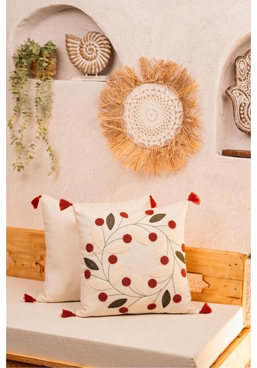 Doğa Motifli Püsküllü Kırlent Kılıfı Kızılcık Çelenk Çok Renkli