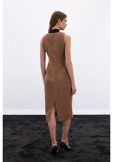 Fularlı Kolsuz Tüvit Elbise - Karamel-136639 Karamel