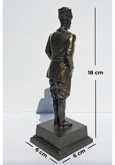 Kalpaklı Atatürk Heykeli Biblo