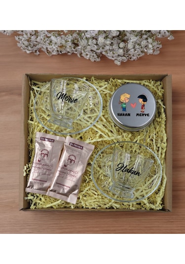 Bk Gift Kişiye Özel İsimli 2li Cam Kahve Fincanı & Türk Kahvesi & Gümüş Metal Kutuda Kokulu Mum Hediye Seti-2, Sevgiliye Hediye, Yıl Dönümü Hediyesi K