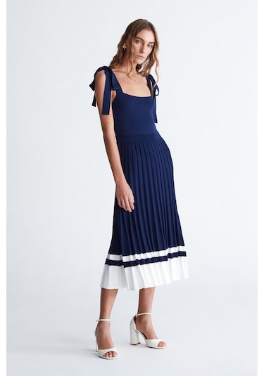 Styleboom X Peraluna Kelly Dress Askılı Bağlama Detaylı Rahat Kesim Midi Boy Yazlık Kadın Triko Elbise Lacivert