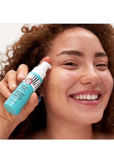 First Aid Beauty Dark Spot Serum - Niasinamid İçeren Pigment Leke Karşıtı Serum 30 Ml