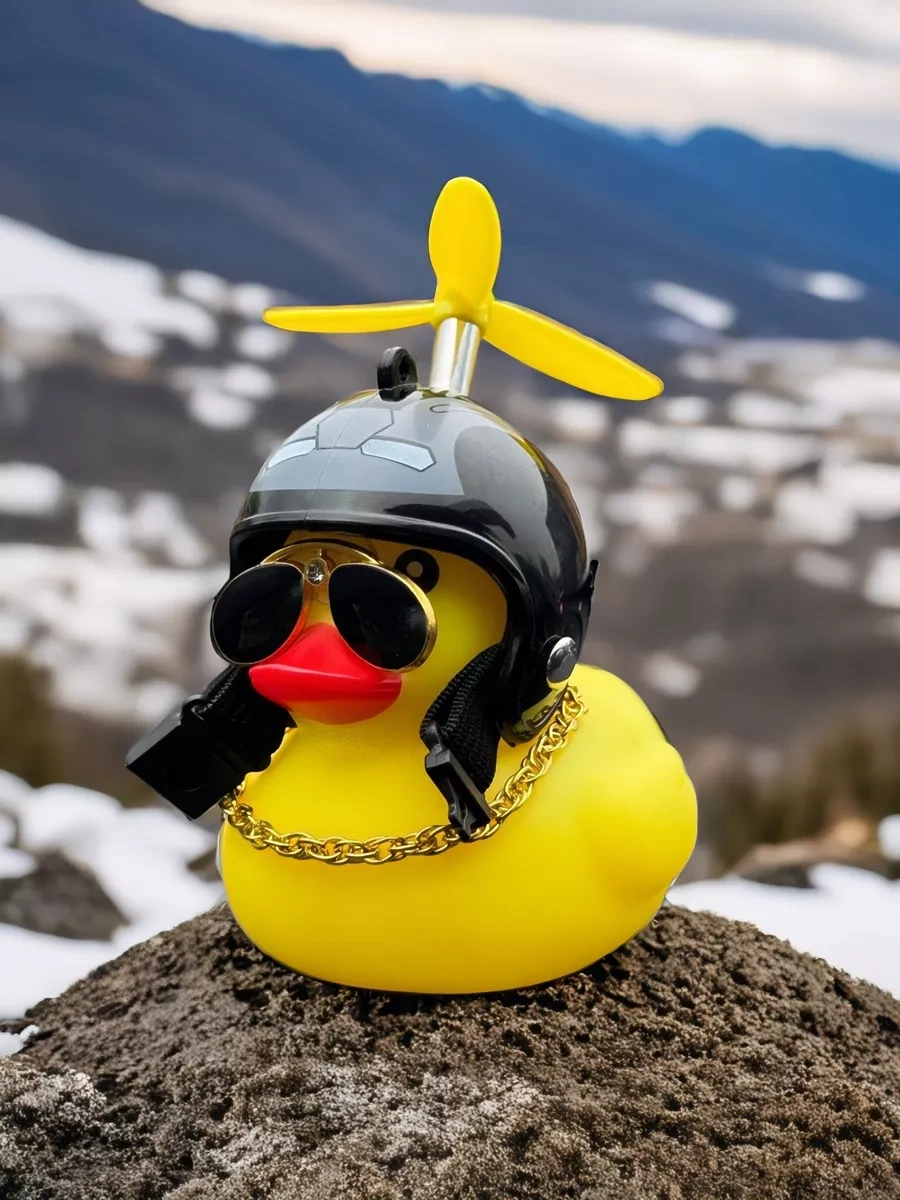 Stikerok Aracın İçinde Kasklı Ve Gözlükleri Olan Ördek 66526562