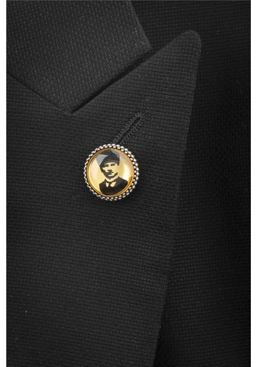 Sarı Zemin Üzeri Atatürk Silüeti Gümüş Rozet -5860 Gümüş