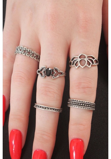 Gümüş Renk Lotus Model Siyah Kristal Taş Detay Bayan Yüzük Kombin Çok Renkli