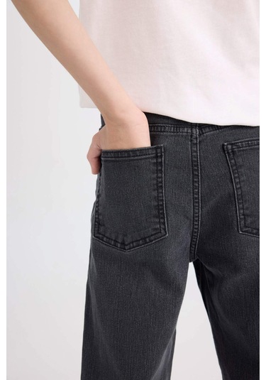 DeFacto Erkek Çocuk Loose Fit Düz Paça Cepli Basic Düz Jean Pantolon C3698A824WNNM36 DeFacto Erkek Çocuk Loose Fit Düz Paça Cepli Basic Düz Jean Pantolon C3698A824WNNM36