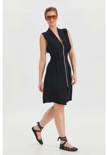 Dik Yaka Fermuar Detaylı Yazlık Elbise Siyah