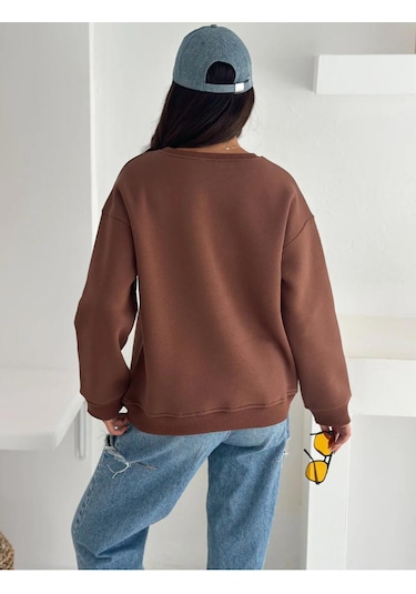 İs Berceste Kadın Bisiklet Yaka Kalp Nakışlı 3 İplik Şardonlu Sweatshirt Kahverengi