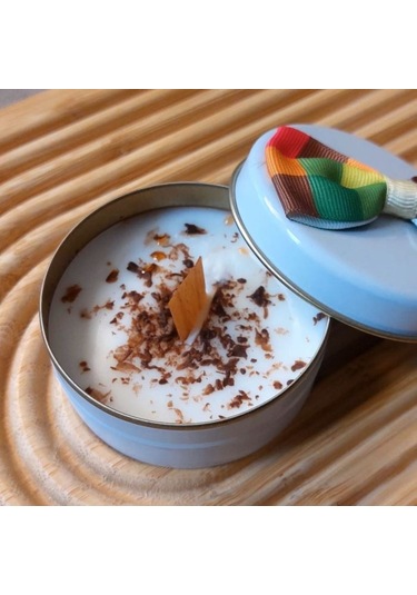 Uretti - Ayşe 7362 2279 El Yapımı Çikolata Kokulu Metal Kutuda Mum - 3 X 7 Cm Beyaz