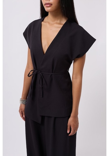 Gülsüm Aydın Bağcık Detay Yelek Siyah