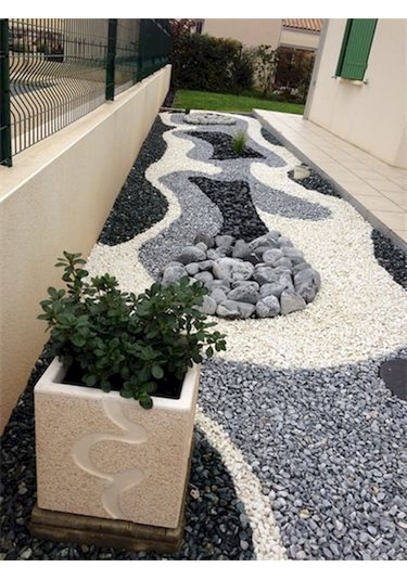 Siyah Dolomit Taşı 25 KG 4-6 CM Bahçe Taşı Siyah Bazalt Taşı