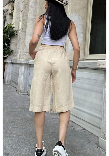 WeShaya Kadın Bej Beli Lastikli Yanı Düğmeli Kendinden Dokulu Cepli Bermuda Şort Bej