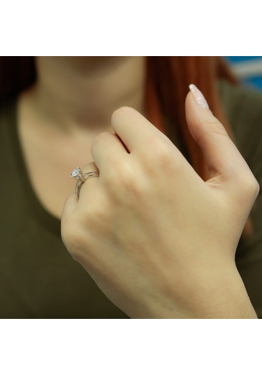 Lova G 0,40 Karat Pırlanta Tektaş Yüzük - HRD Sertifikalı