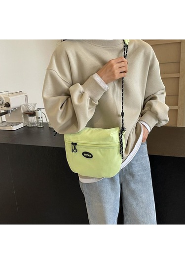 Sarı 2024 Yeni Naylon Postacı Çantası Moda Hamur Tatlısı Çanta Kadınlar İçin Naylon Crossbody Çanta Yarım Ay Koltuk Altı Çantası Büyük Omuz Çantaları Sarı