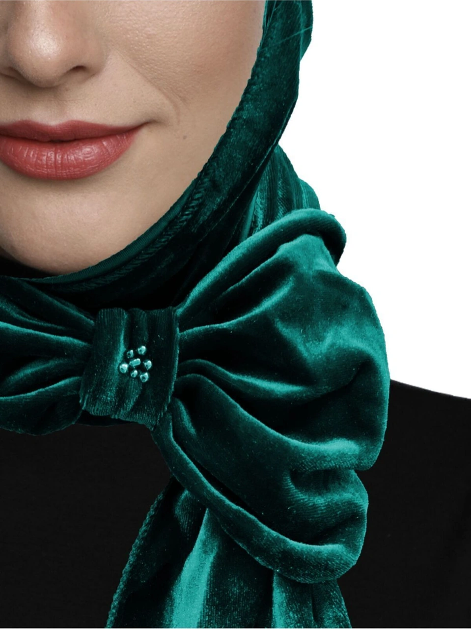 Kadife Şapka Atkılı Toka Detaylı Yeşil Hazır Türban Tesettür Bone Hürrem