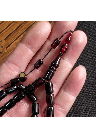 İmzalı 7X11 mm Kırmızı Siyah Ateşi Kehribar Tesbih Usta İşçilikli