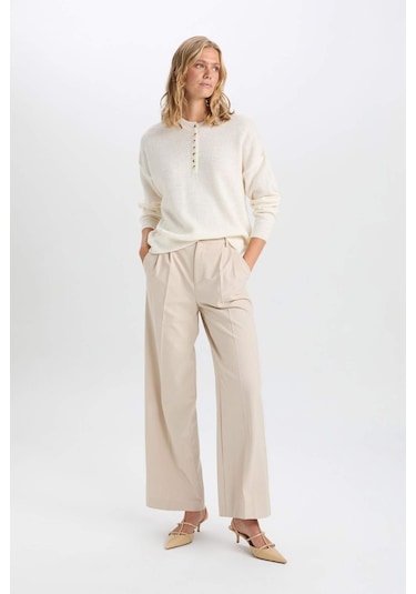 DeFacto Oversize Geniş Kalıp Düğmeli Yaka Triko Kazak D4913AXNSBG474 Bej DeFacto Oversize Geniş Kalıp Düğmeli Yaka Triko Kazak D4913AXNSBG474 Bej