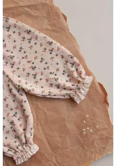 Renkli Çiçek Baskılı Dantelli Şalvar Takım Bej