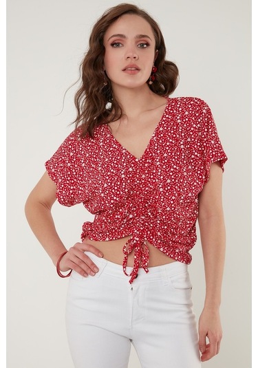 Lela Desenli Önü Büzgülü V Yaka Crop Bayan Bluz 5864486Y4 Kırmızı