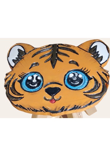 Minik  Aslan El Yapımı Ahşap Çocuk Taburesi