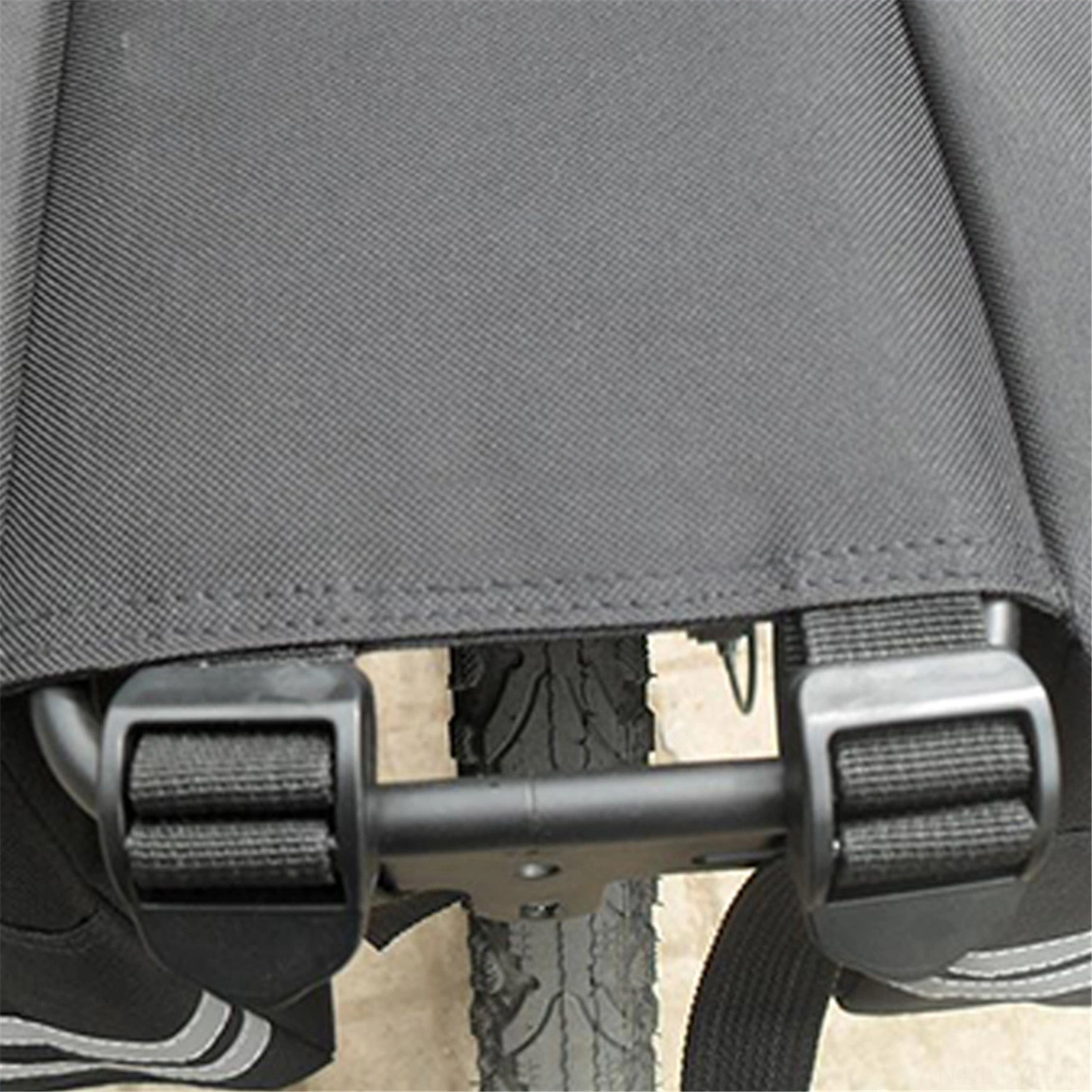 Youtek Bisiklet Arka Raf Çantası, 30l Kapasite, İki Yan Cep, Su Geçirmez Oxford Kumaş, Gece Görünürlüğü Reflektörlü, Yüksek Dayanıklı Taşıma Çantası Siyah