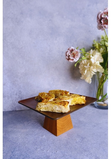 Justwood Ligna Melamin Ahşap Rölyefli 22 Cm Piramit Ayaklı Pasta Tabağı, Servis Tabağı, Sunumluk Koyu Kahverengi