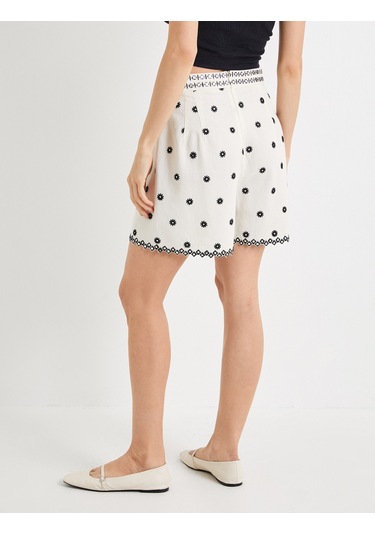 Koton Mini Şort Çiçek Fistolu Normal Bel Kırık Beyaz 4sak40136pw Ekru