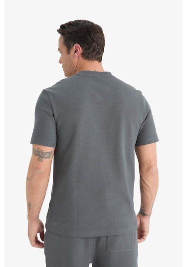 DeFacto Regular Fit Bisiklet Yaka Kısa Kollu Pamuklu Ağır Kumaş Tişört E2587AX25SMAR58 DeFacto Regular Fit Bisiklet Yaka Kısa Kollu Pamuklu Ağır Kumaş Tişört E2587AX25SMAR58