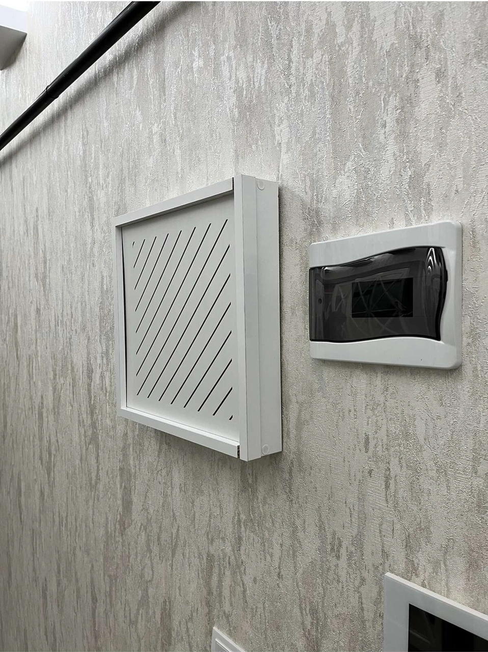 Sürgülü Elektrik Pano Düzenleyici Duvar Düzenleyici Ahşap Dekoratif Beyaz Kutu Yan Çizgi 38 X 40