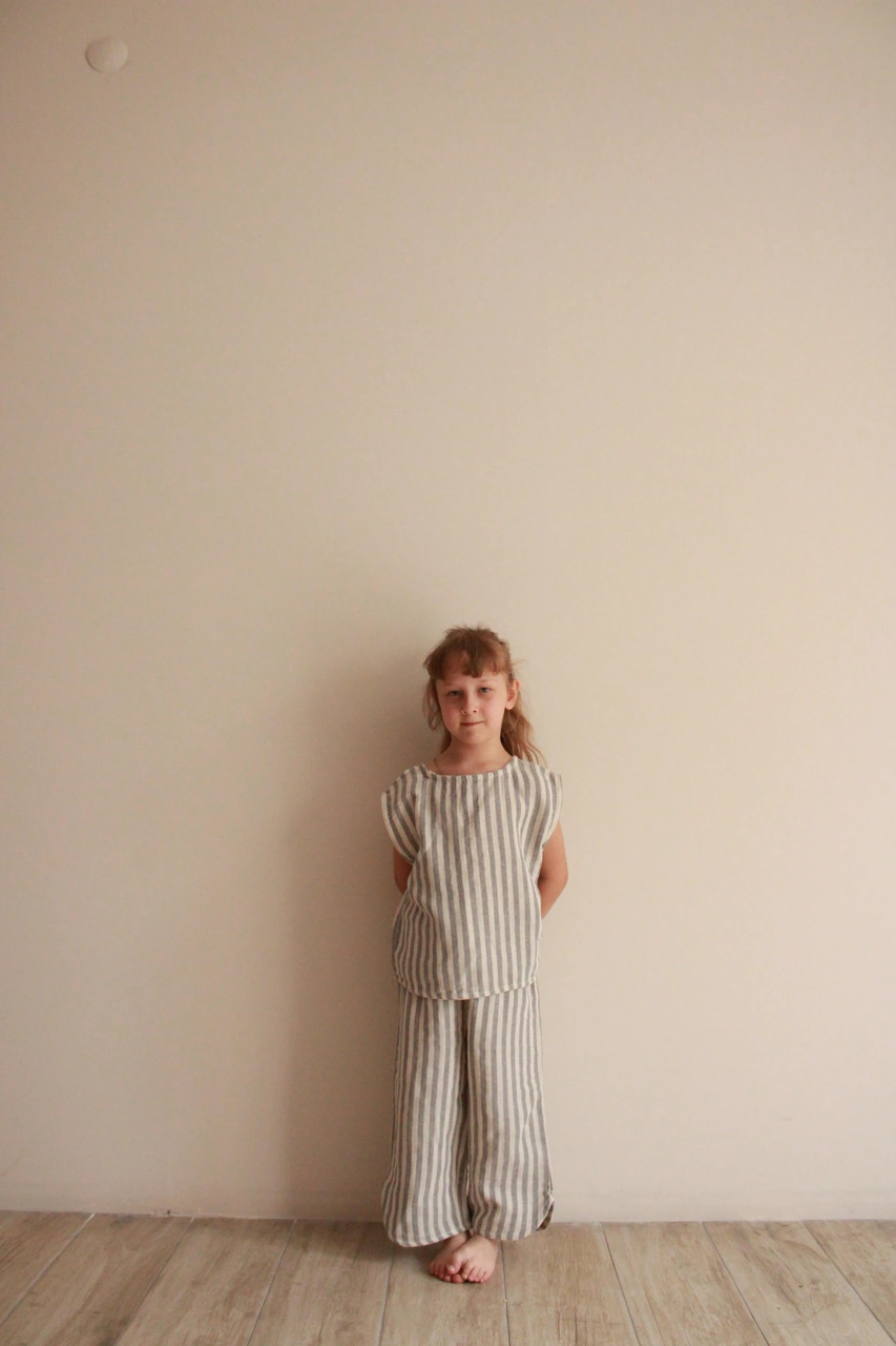 Gri Çizgili Sırt Detaylı Müslin Takım Gri