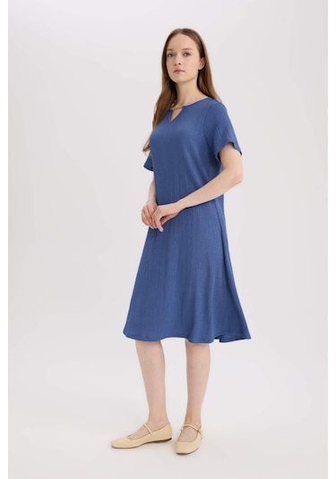 DeFacto Regular Fit Apaş Yaka Basic Düz Bürümcük Kısa Kollu Midi Yazlık Elbise D3834AX25SMIN69 DeFacto Regular Fit Apaş Yaka Basic Düz Bürümcük Kısa Kollu Midi Yazlık Elbise D3834AX25SMIN69