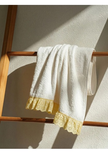 Ekru Brode İşlemeli Fırfır Detaylı Yüz Havlusu 50x80 Cm