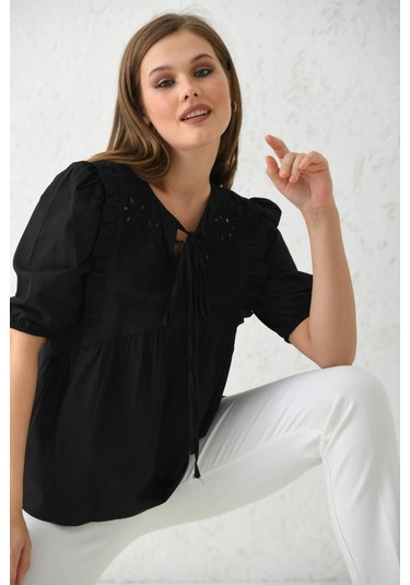 Kadın Bisiklet Yaka Balon Kol Nakış Detylı Volanlı Dokuma Yazlık Bluz Siyah