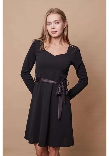 Kadın Likralı Krep Kumaş Kalp Yakalı Uzun Kol Eteği Kiloş Elbise-siyah Siyah