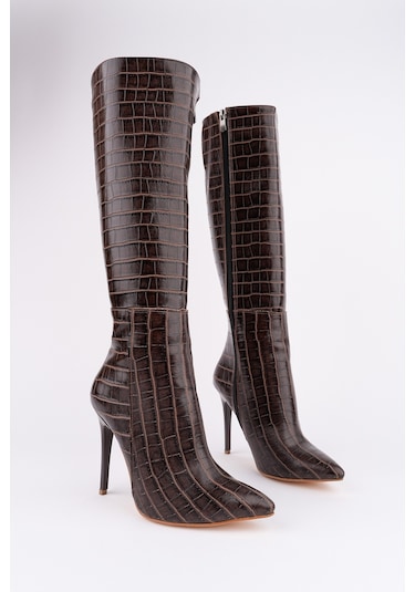Muggo Zest Kroko Desenli Sivri Burun Fermuarlı İnce Topuklu Kadın Çizme Kahverengi
