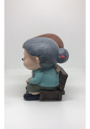 Lebron Bankda Oturan Yaşlı Çift