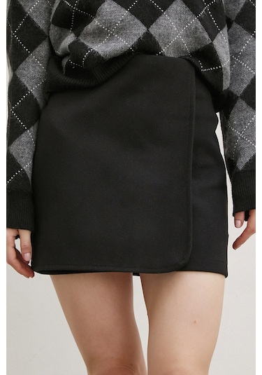 Önü Katlı Kaşe Etek Siyah Siyah