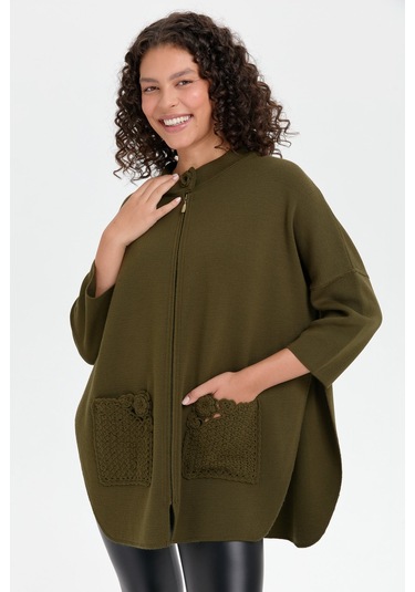 Kadın Dik Yaka Cebi Gül İşlemeli Fermuarlı Kısa Panço Haki Haki